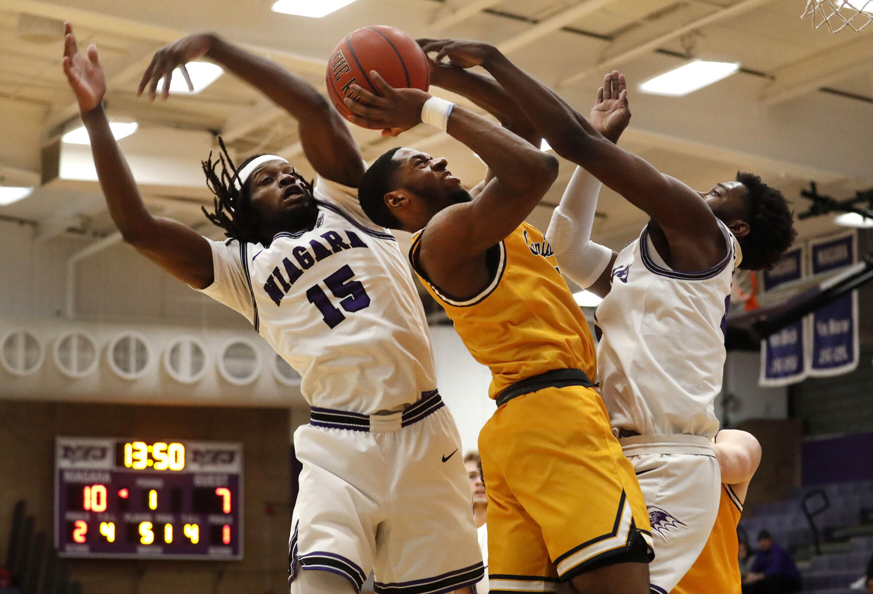 Battle of the Bridge, Canisius at Niagara men's hoops
